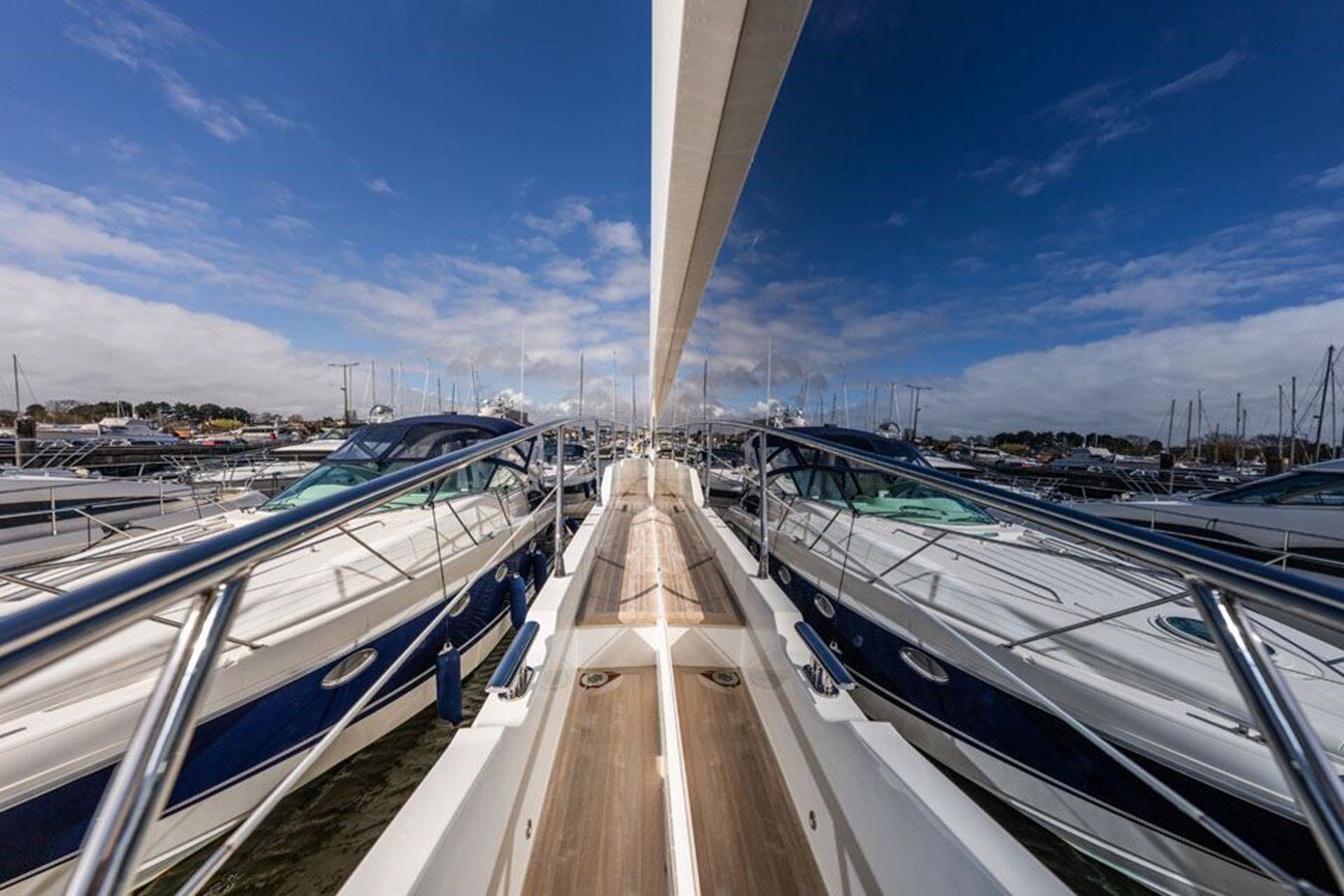 2020-pearl-motor-yachts-61-1e0f5c