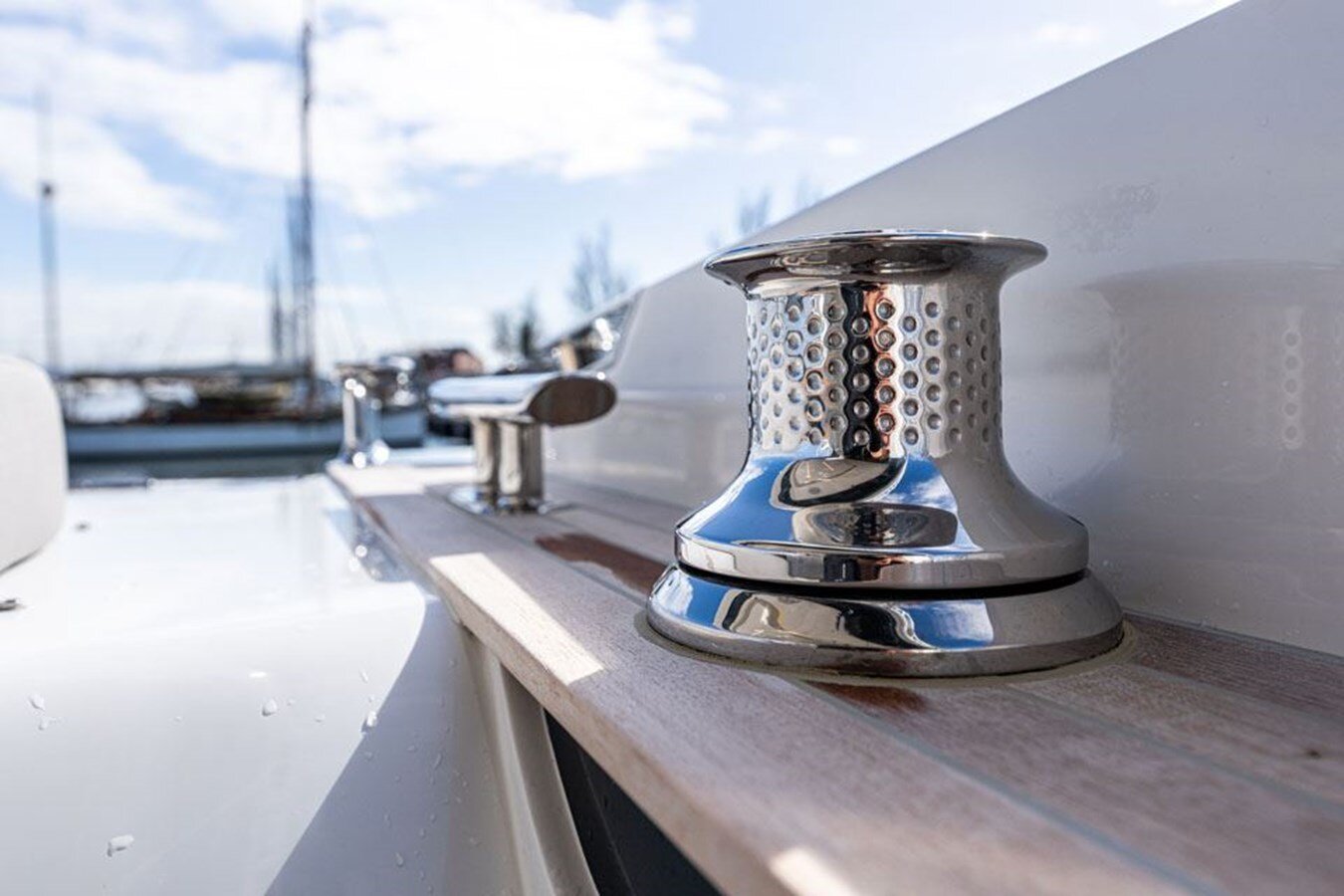 2020-pearl-motor-yachts-61-1e0f5c