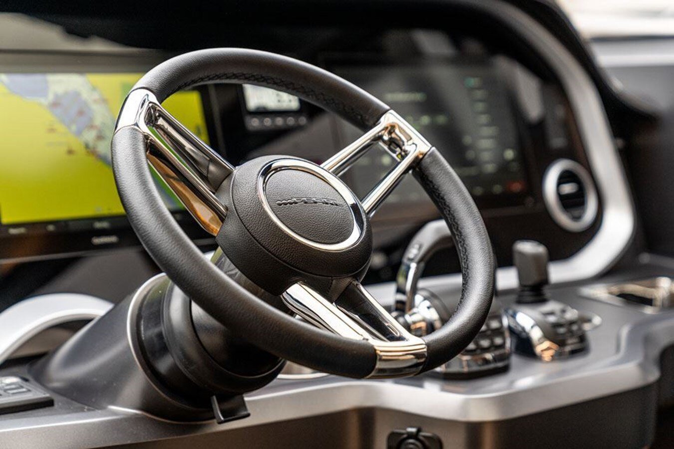 2020-pearl-motor-yachts-61-1e0f5c