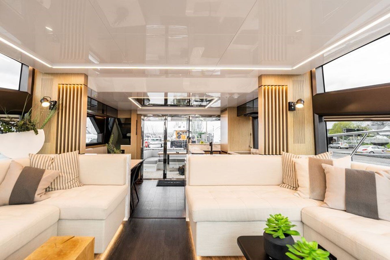 2020-pearl-motor-yachts-61-1e0f5c