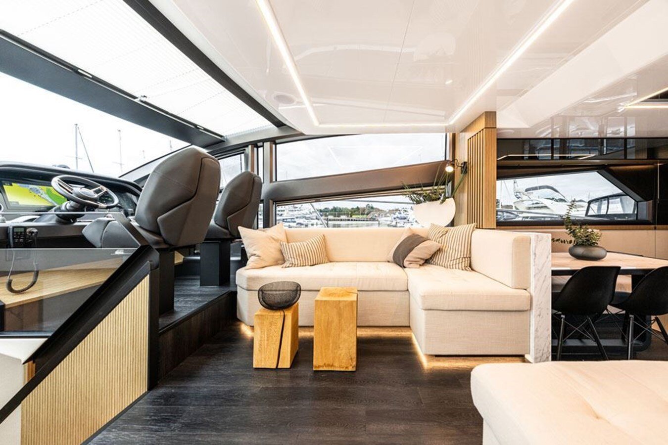 2020-pearl-motor-yachts-61-1e0f5c