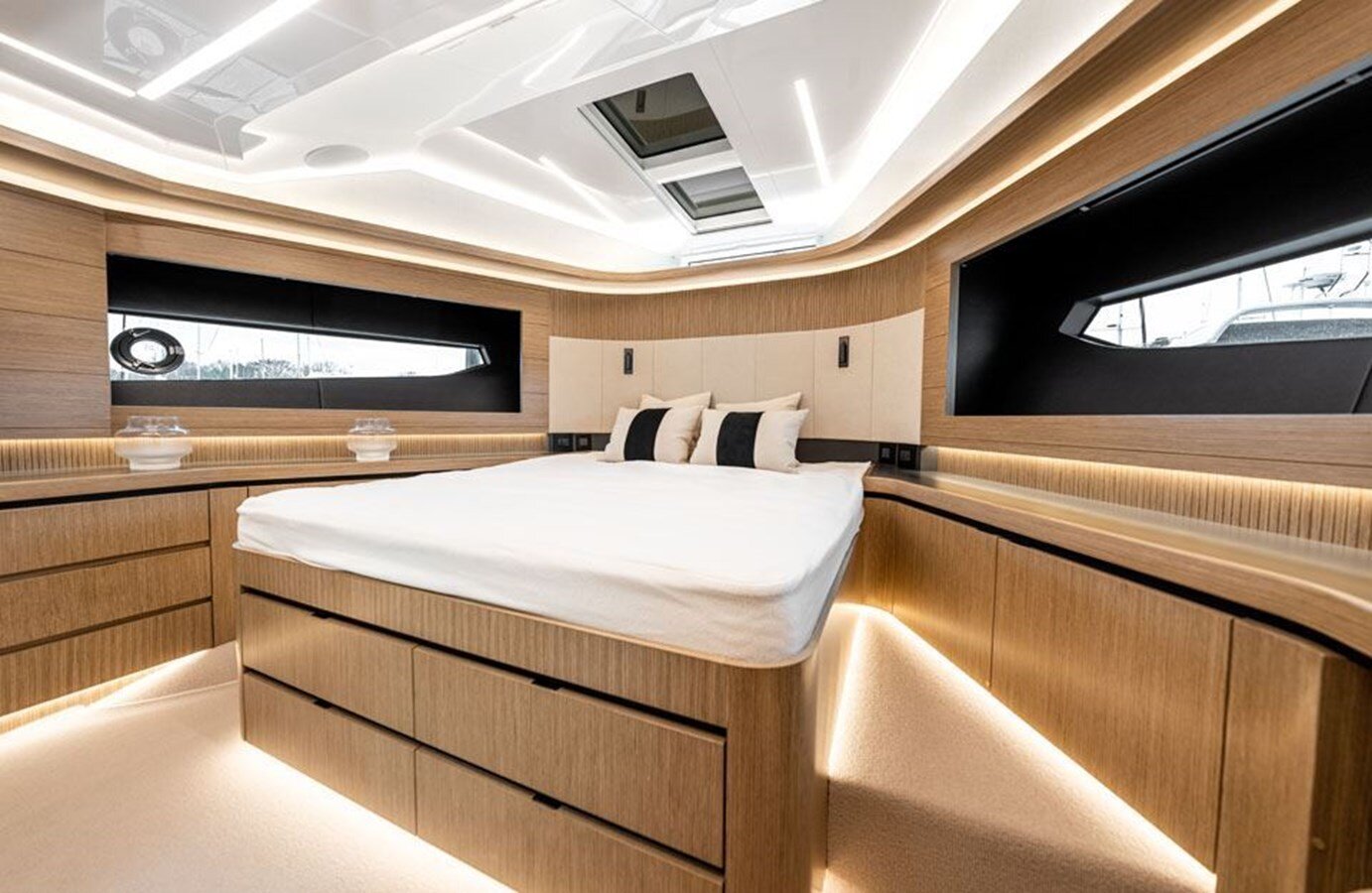 2020-pearl-motor-yachts-61-1e0f5c