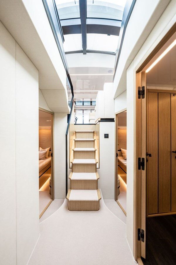 2020-pearl-motor-yachts-61-1e0f5c