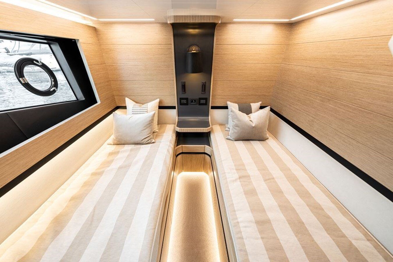 2020-pearl-motor-yachts-61-1e0f5c