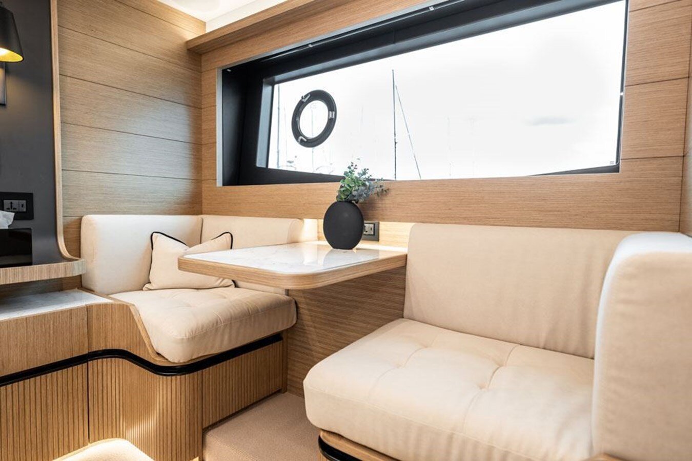 2020-pearl-motor-yachts-61-1e0f5c