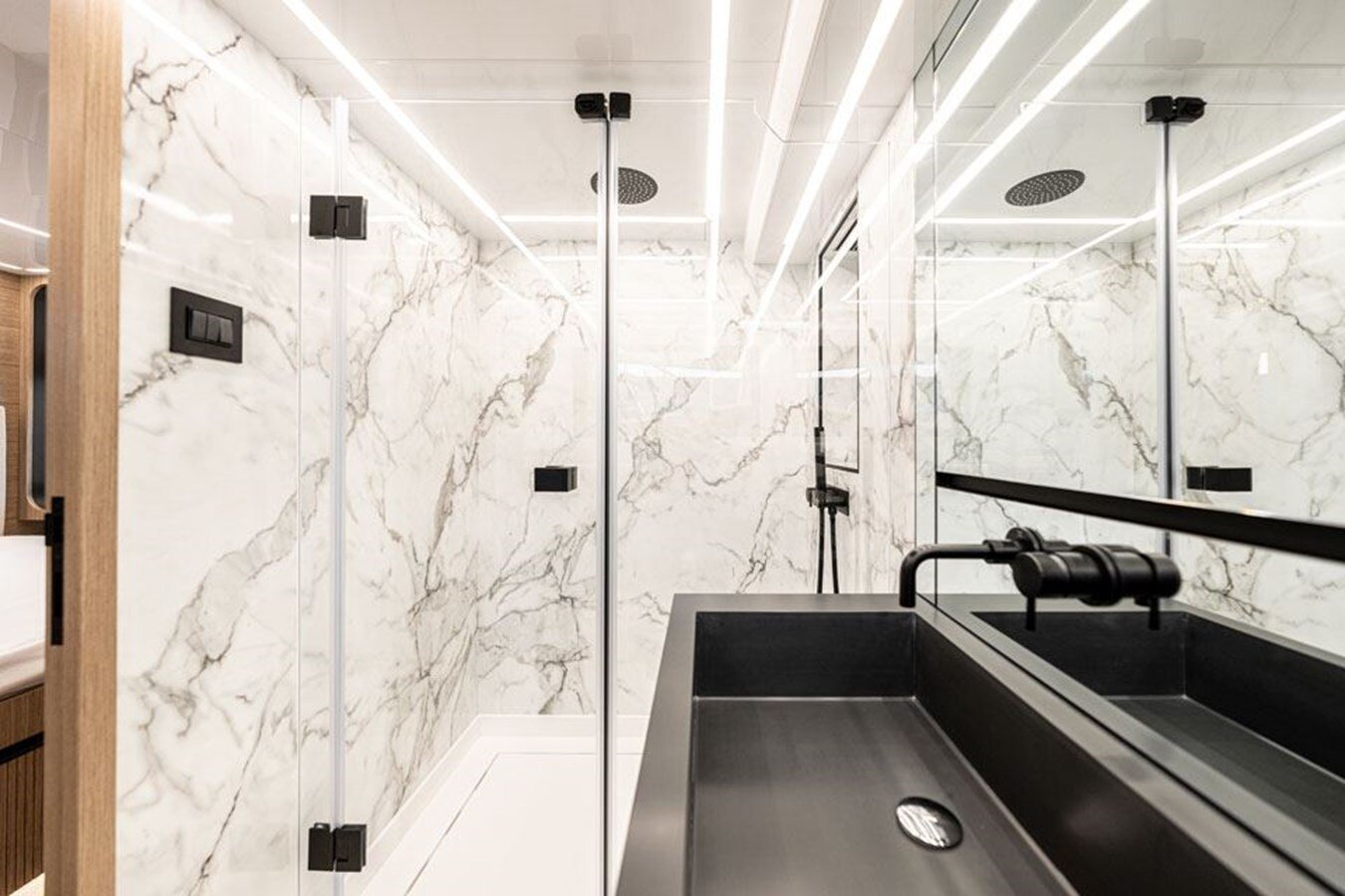 2020-pearl-motor-yachts-61-1e0f5c