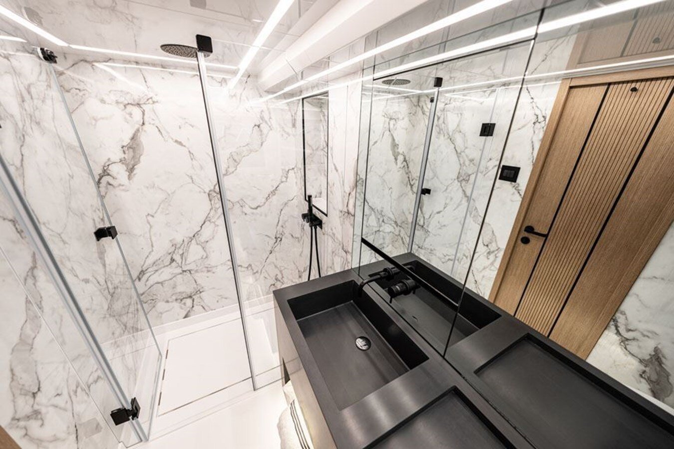 2020-pearl-motor-yachts-61-1e0f5c