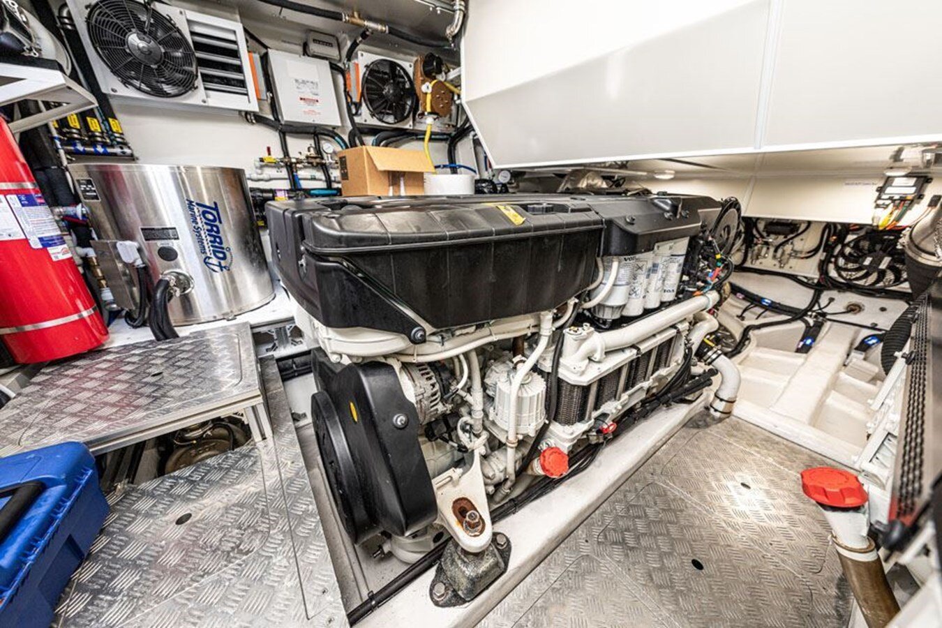 2020-pearl-motor-yachts-61-1e0f5c