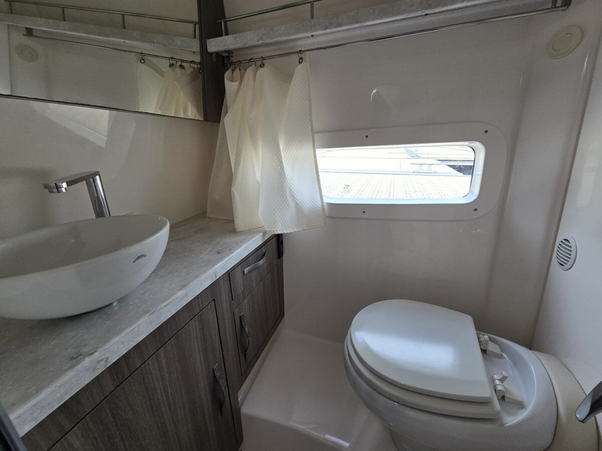 2020-regal-33-11-da5851