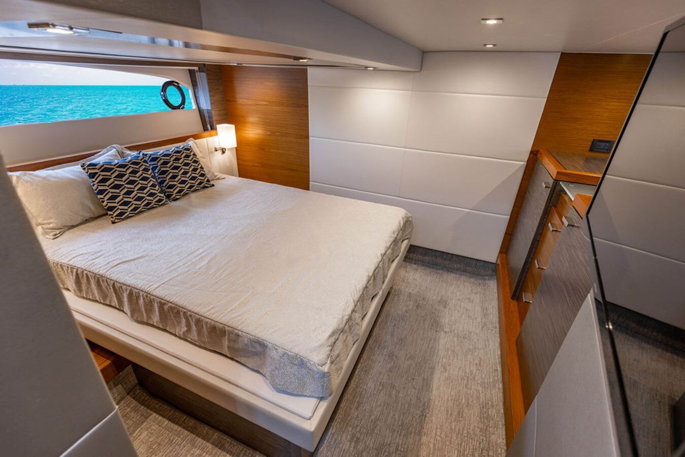 2020-tiara-53-806dad