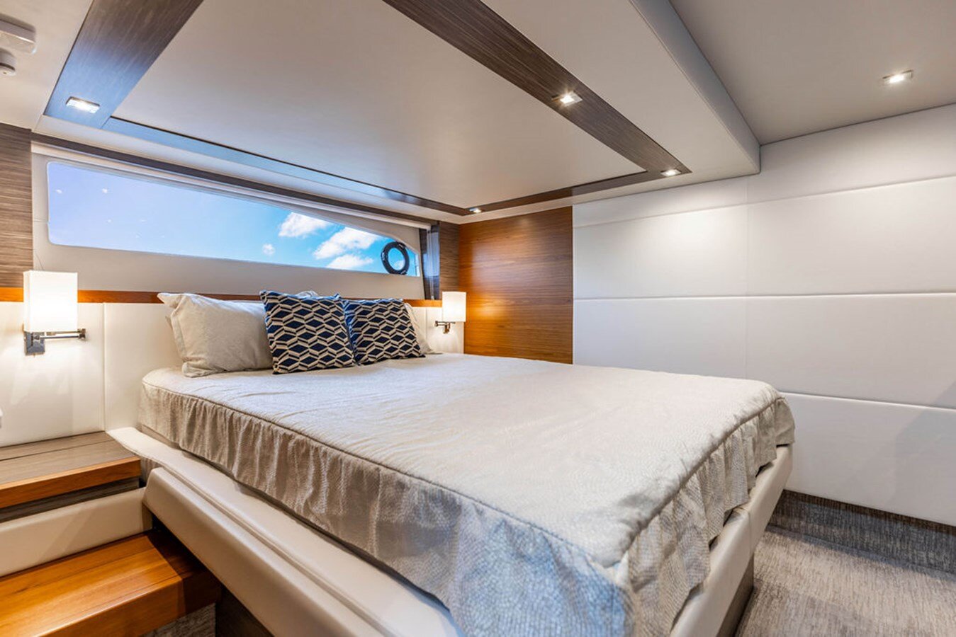 2020-tiara-53-806dad