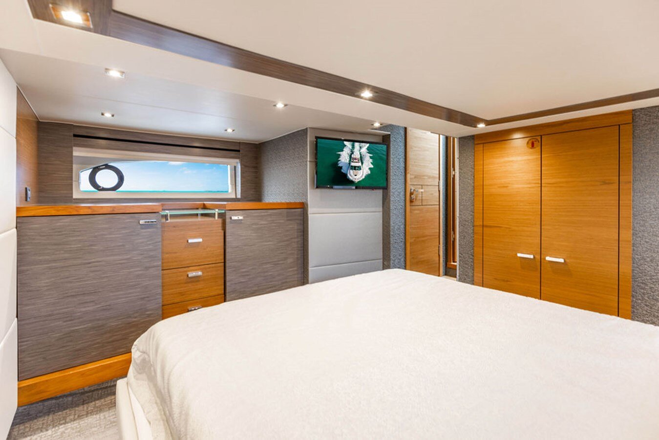 2020-tiara-53-806dad