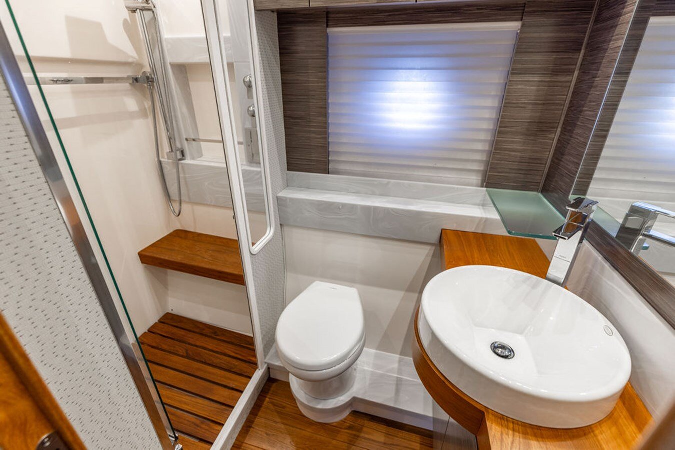 2020-tiara-53-806dad