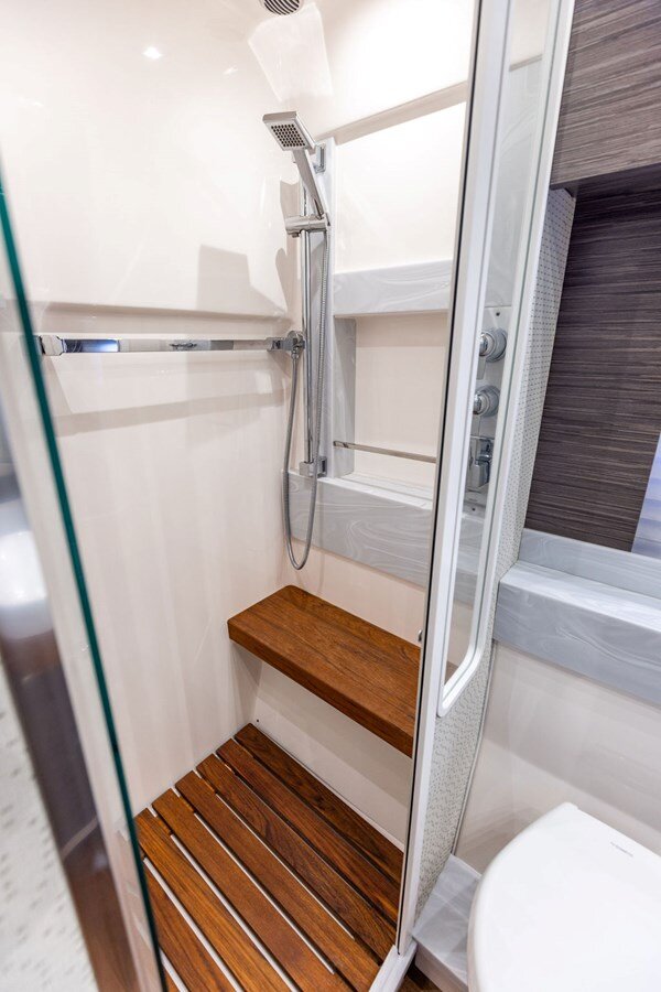 2020-tiara-53-806dad