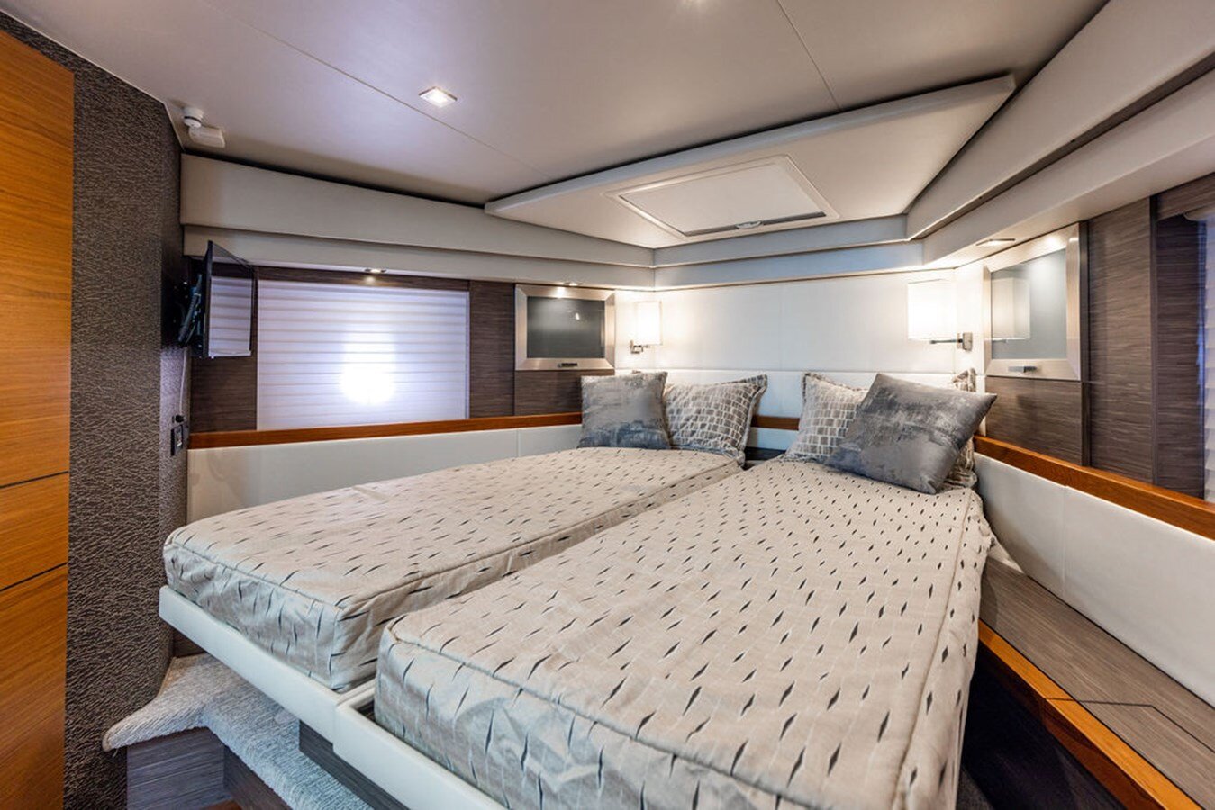 2020-tiara-53-806dad