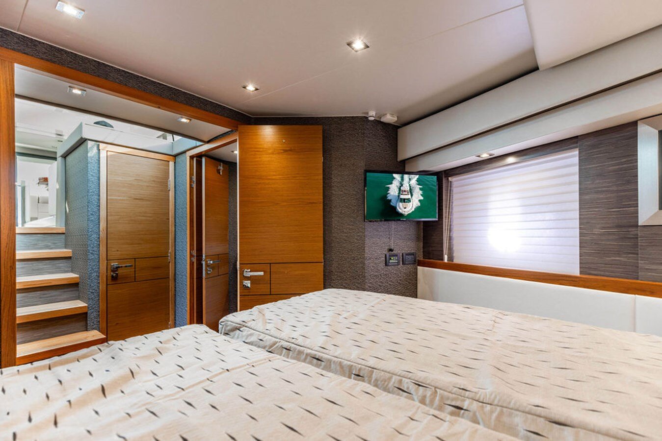 2020-tiara-53-806dad