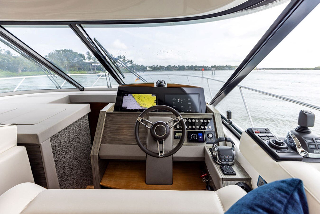 2020-tiara-53-806dad