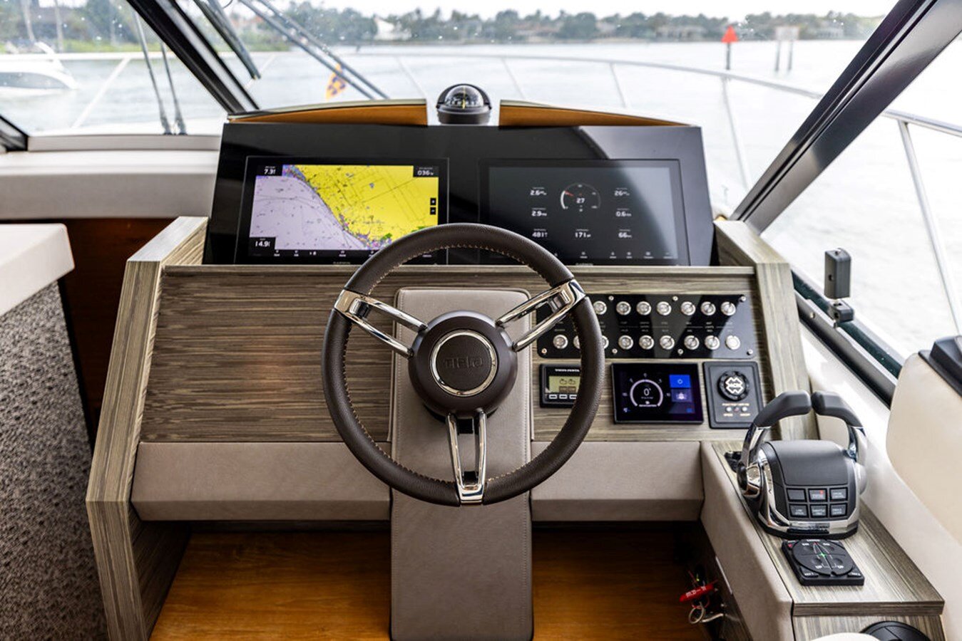 2020-tiara-53-806dad