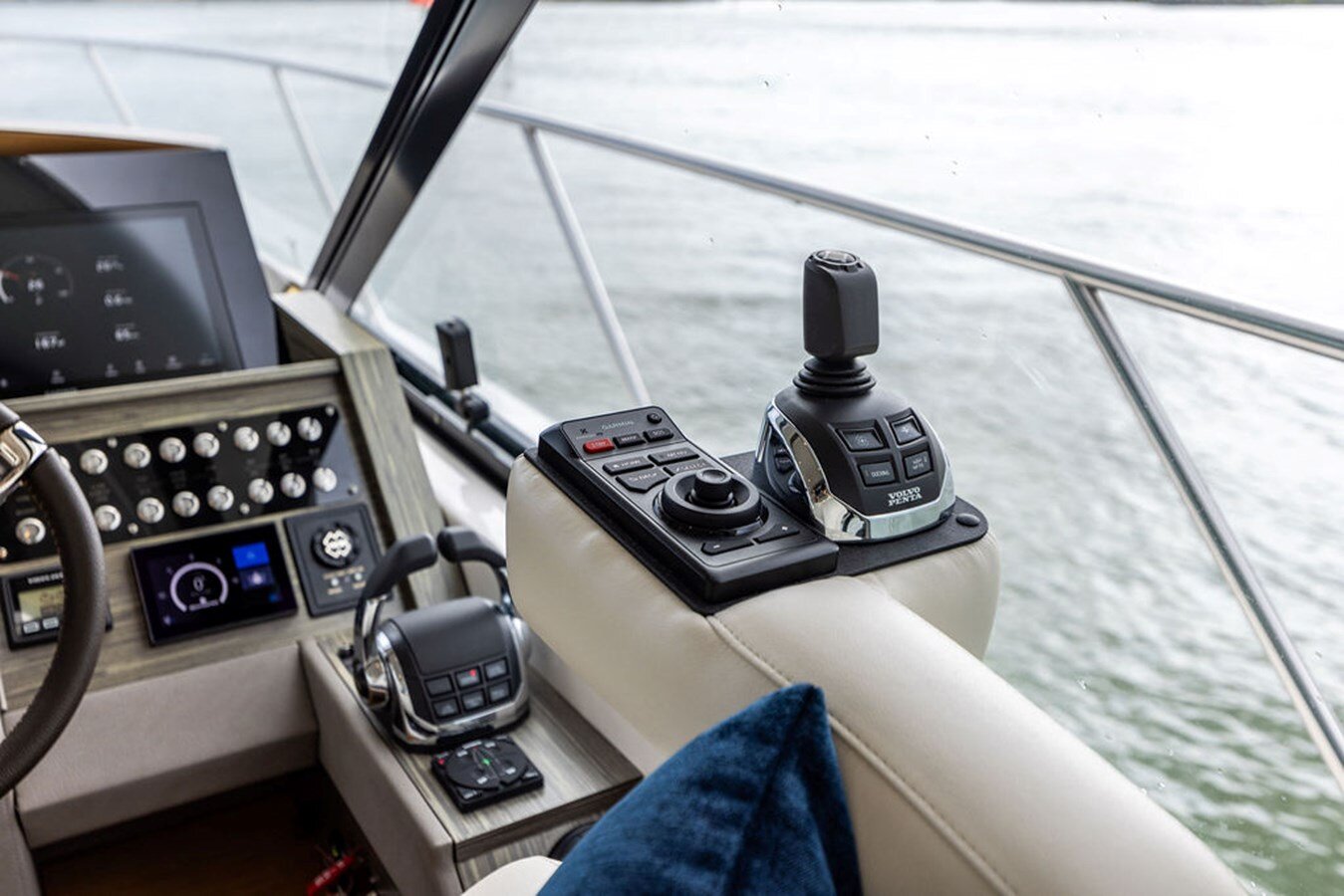 2020-tiara-53-806dad