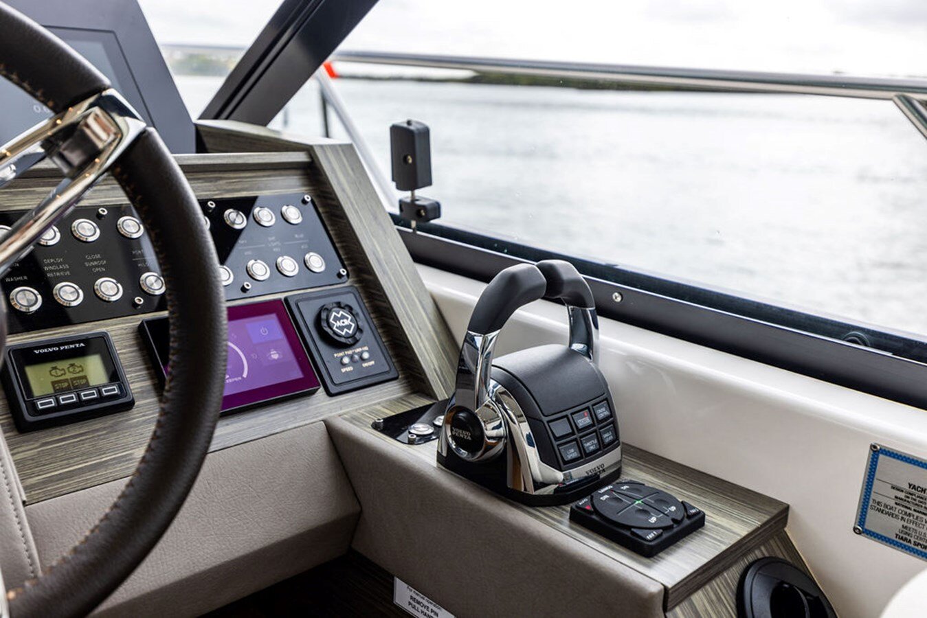 2020-tiara-53-806dad