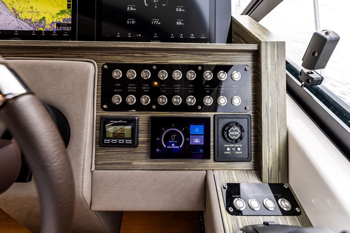 2020-tiara-53-806dad