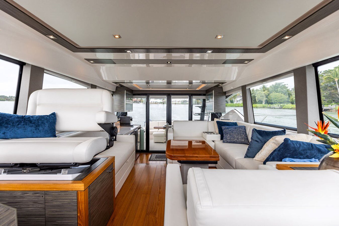 2020-tiara-53-806dad