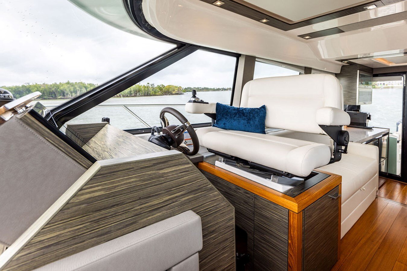 2020-tiara-53-806dad