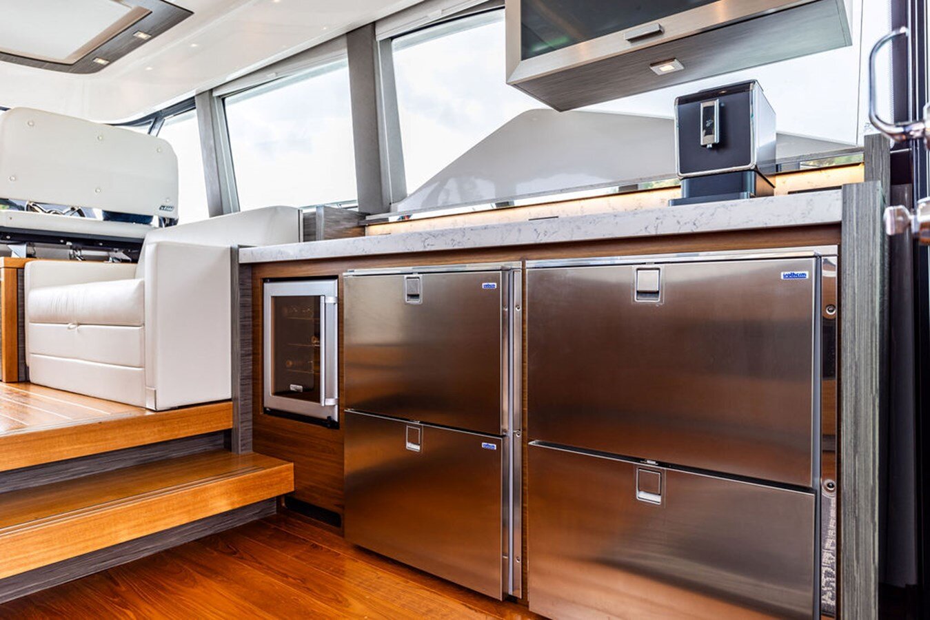 2020-tiara-53-806dad