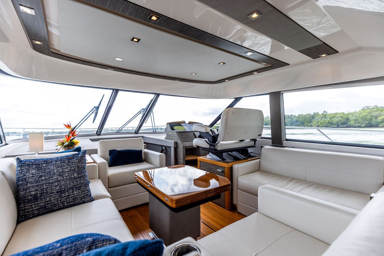 2020-tiara-53-806dad