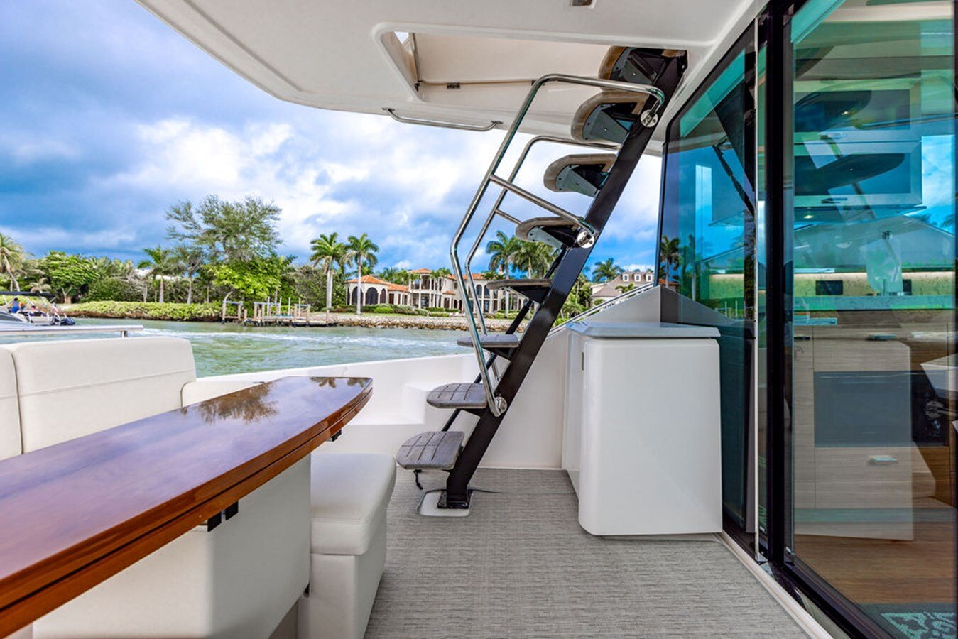 2020-tiara-53-806dad