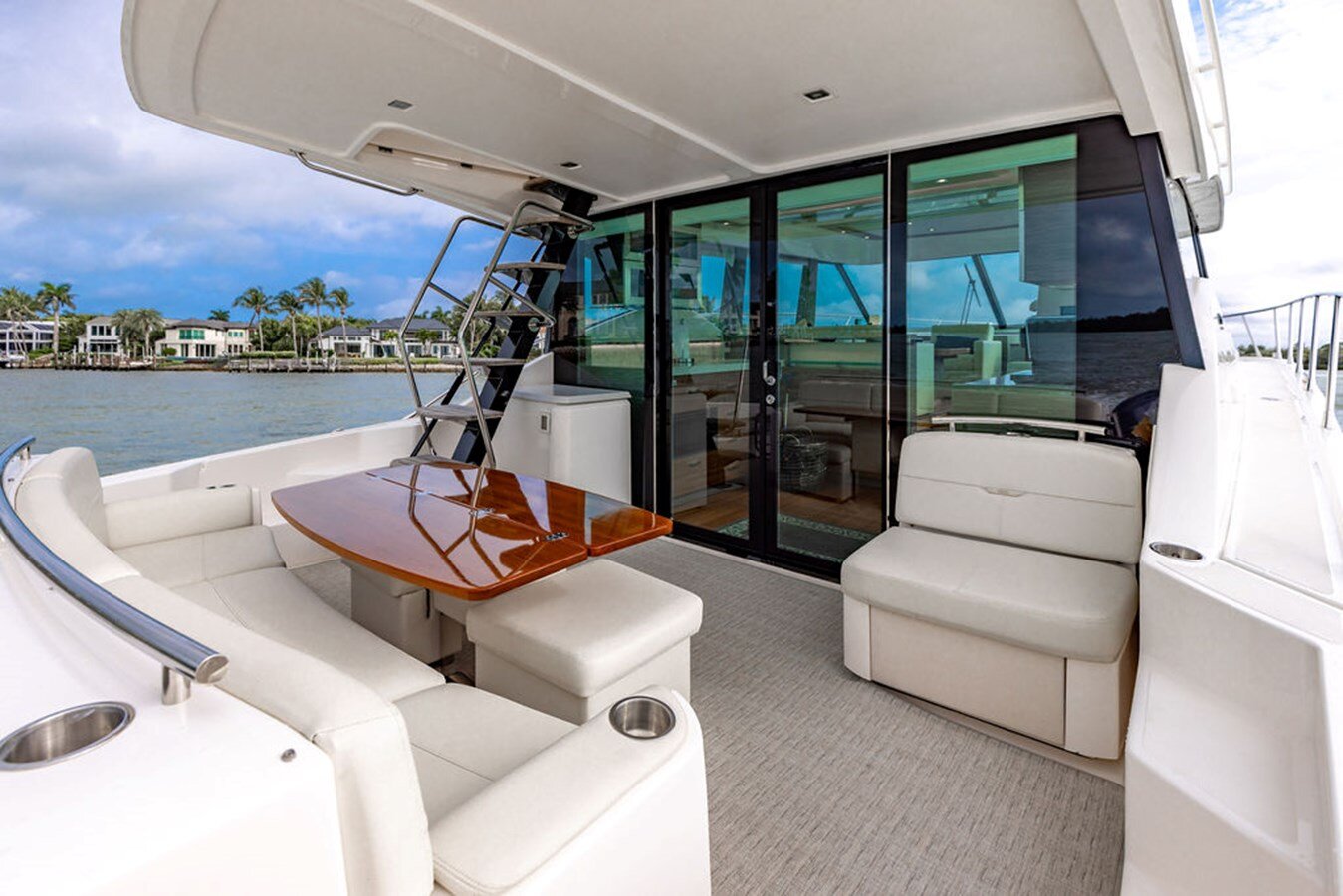 2020-tiara-53-806dad