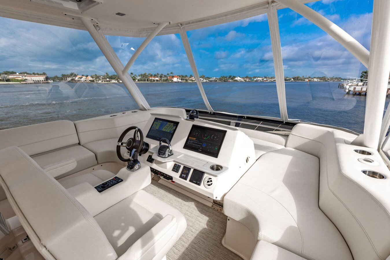 2020-tiara-53-806dad