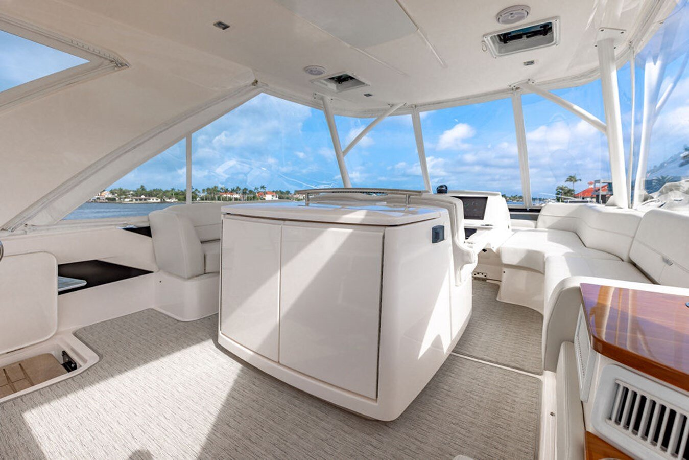 2020-tiara-53-806dad