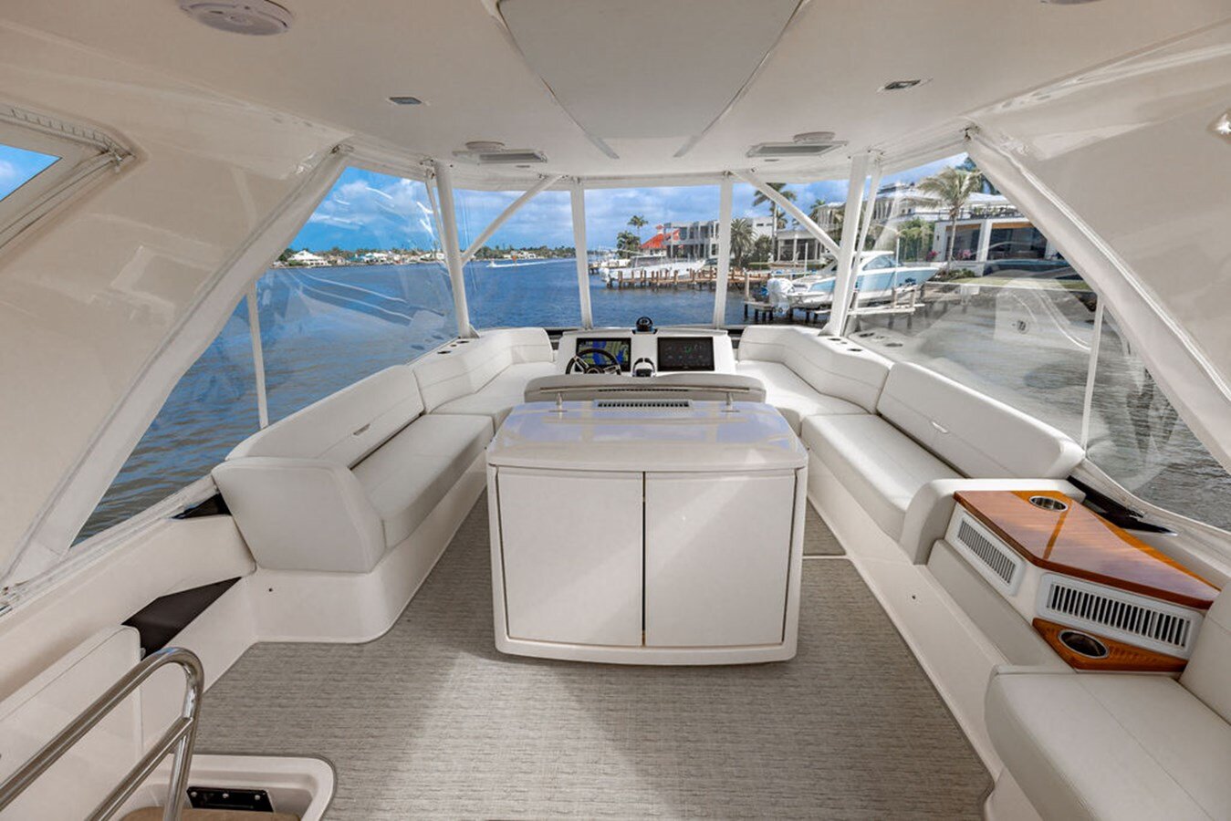 2020-tiara-53-806dad