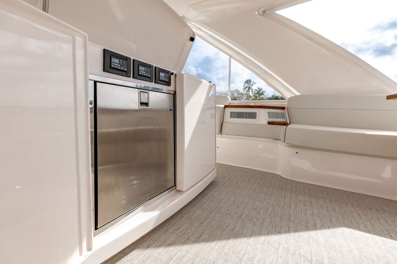 2020-tiara-53-806dad