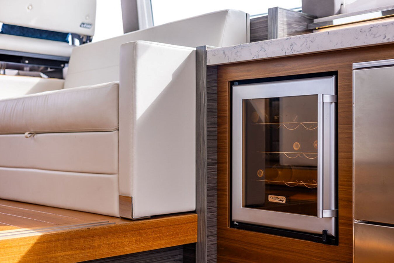 2020-tiara-53-806dad