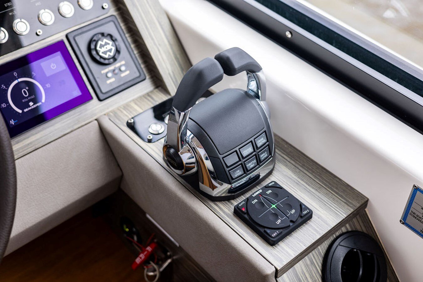 2020-tiara-53-806dad