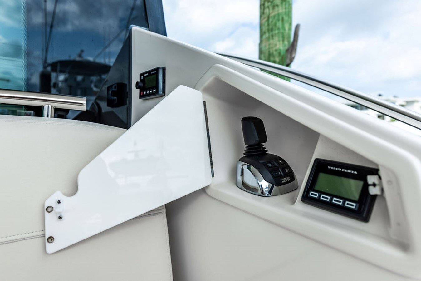 2020-tiara-53-806dad