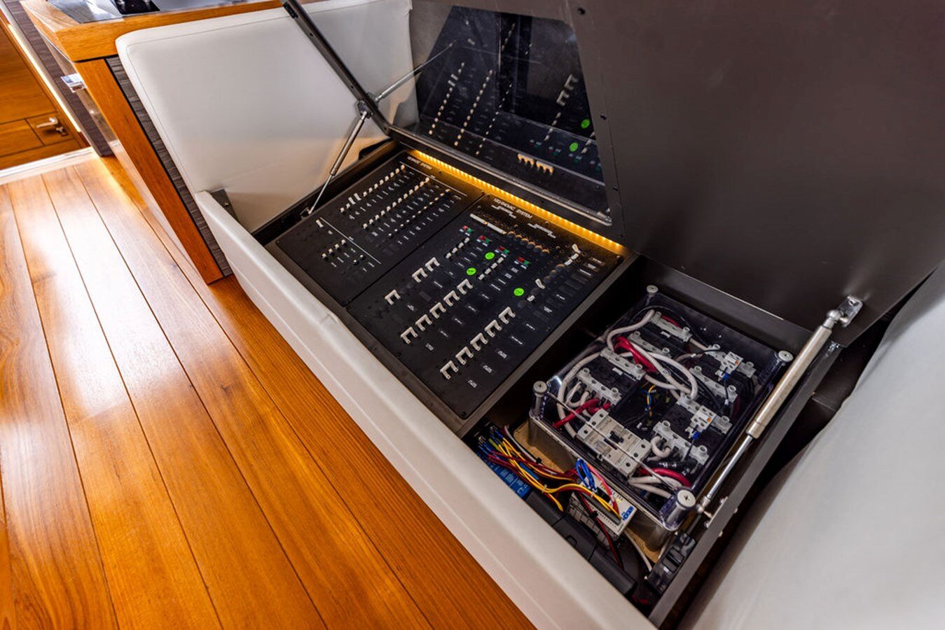 2020-tiara-53-806dad