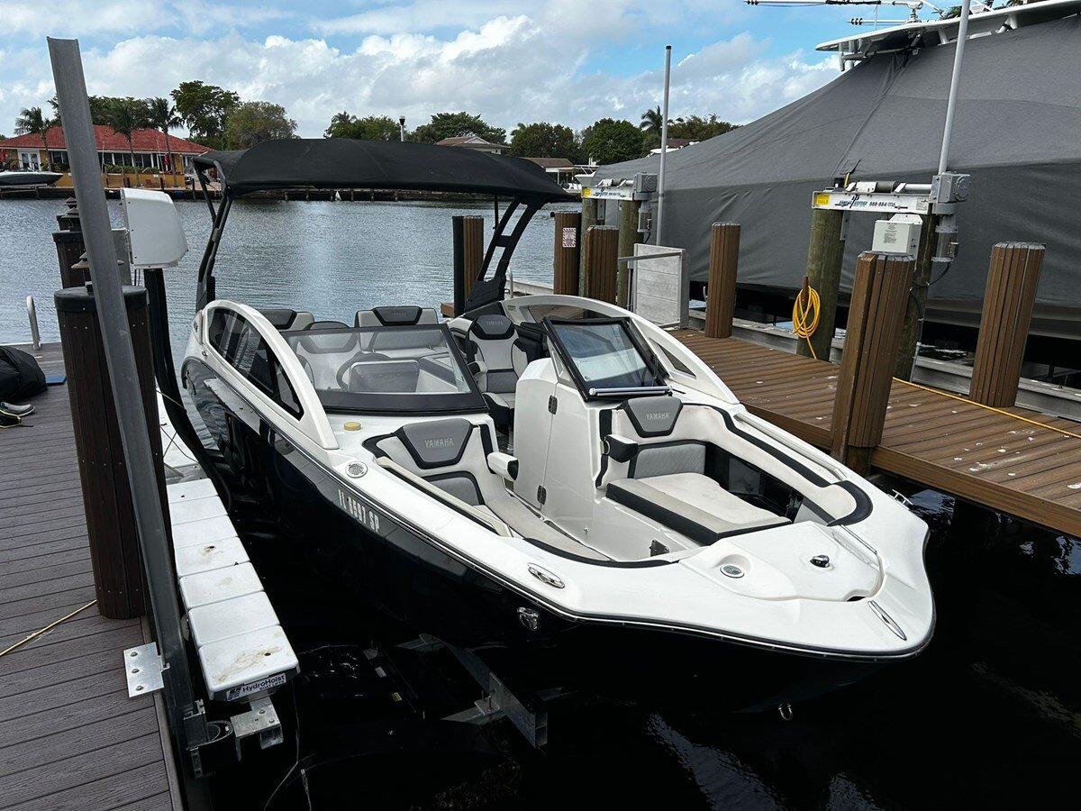 2020-yamaha-27-c11001