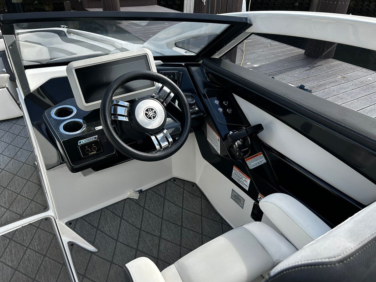 2020-yamaha-27-c11001