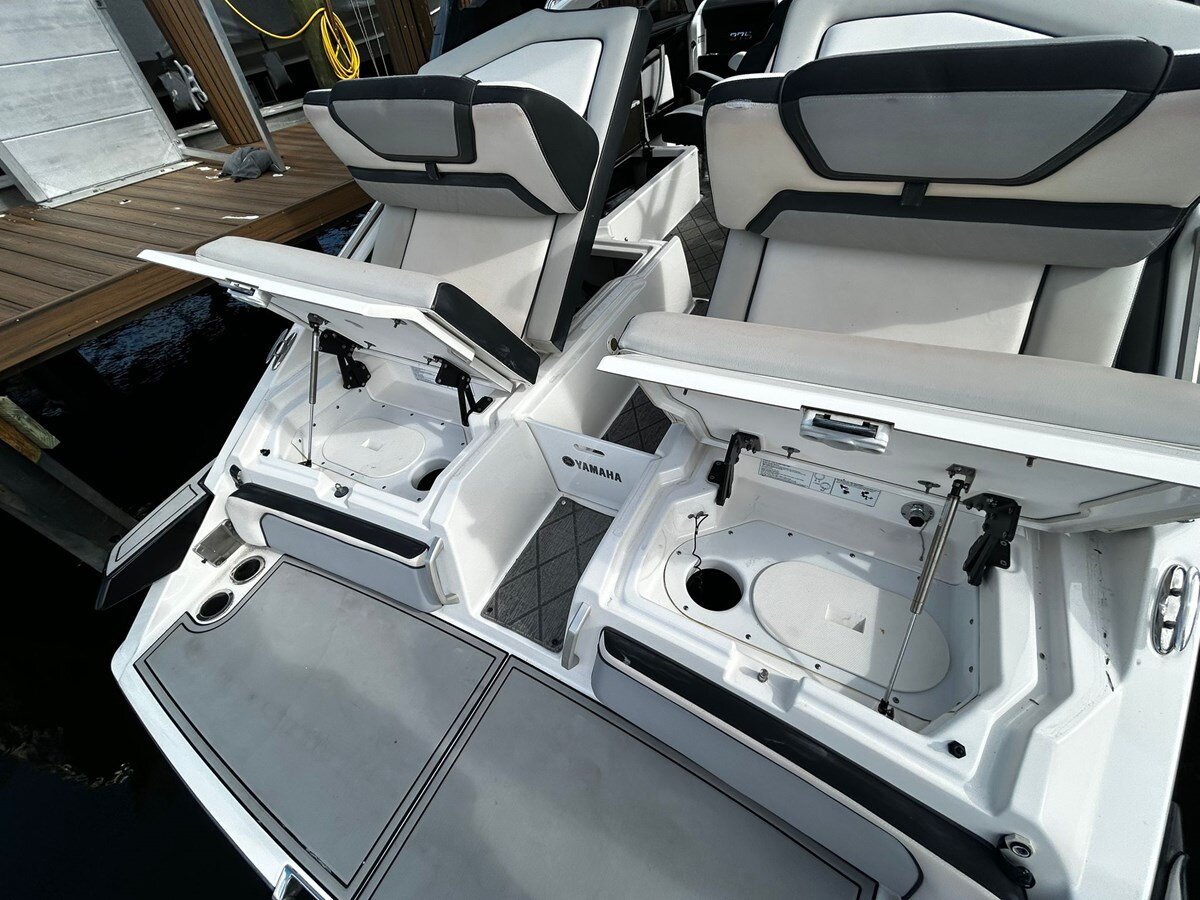 2020-yamaha-27-c11001