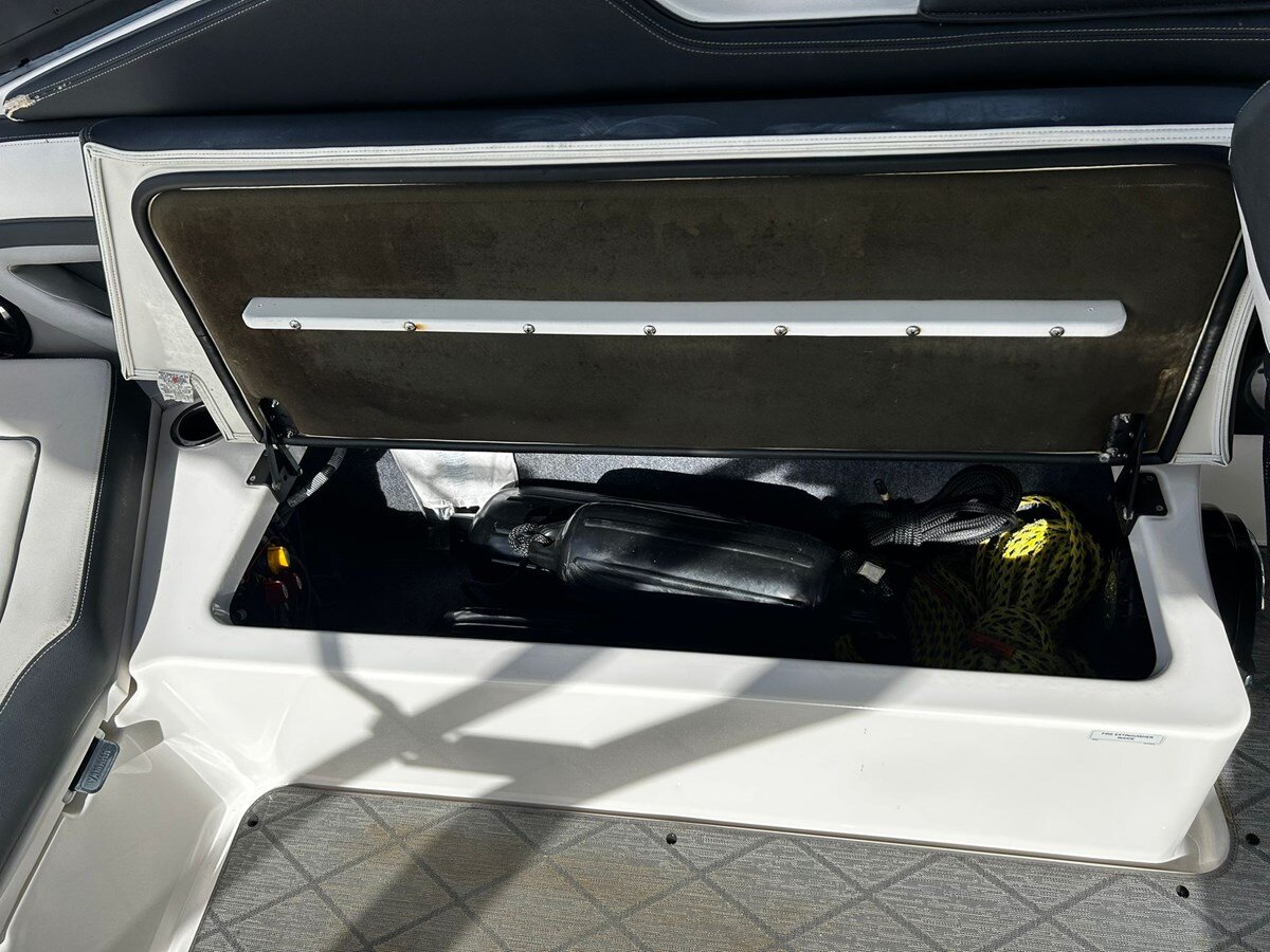 2020-yamaha-27-c11001