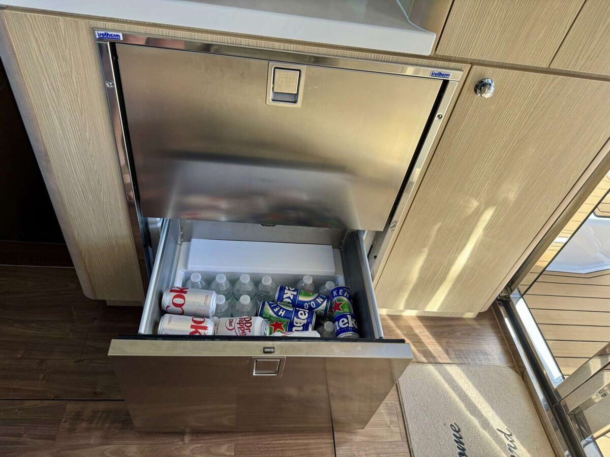 2021-aquila-44-1-a6da1d