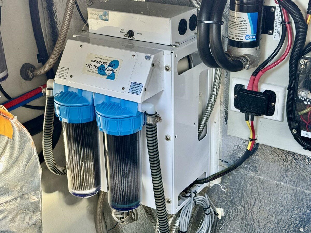 2021-aquila-44-1-a6da1d