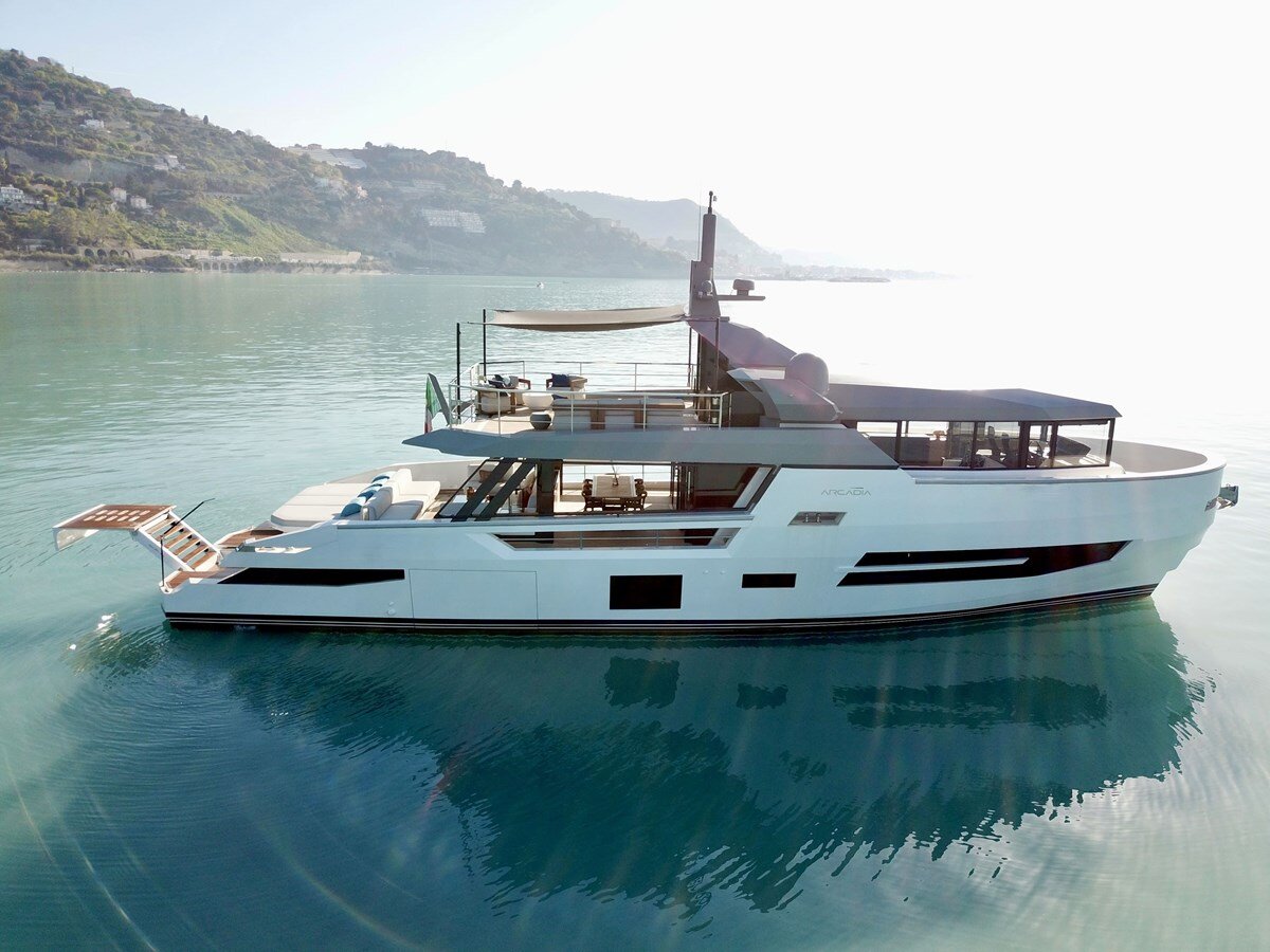 2021-arcadia-yachts-80-9-f7dbc4