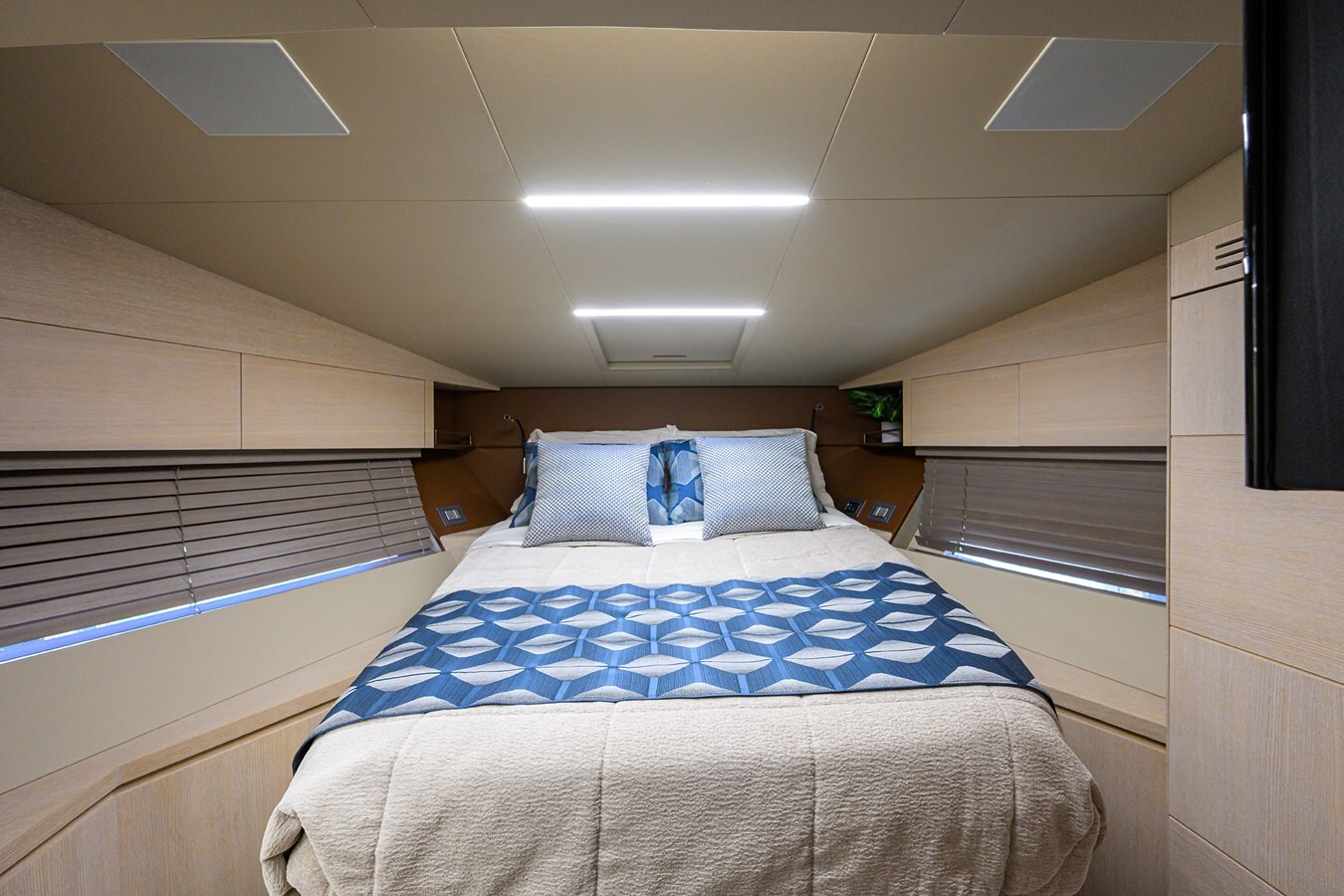 2021-astondoa-52-df7ced