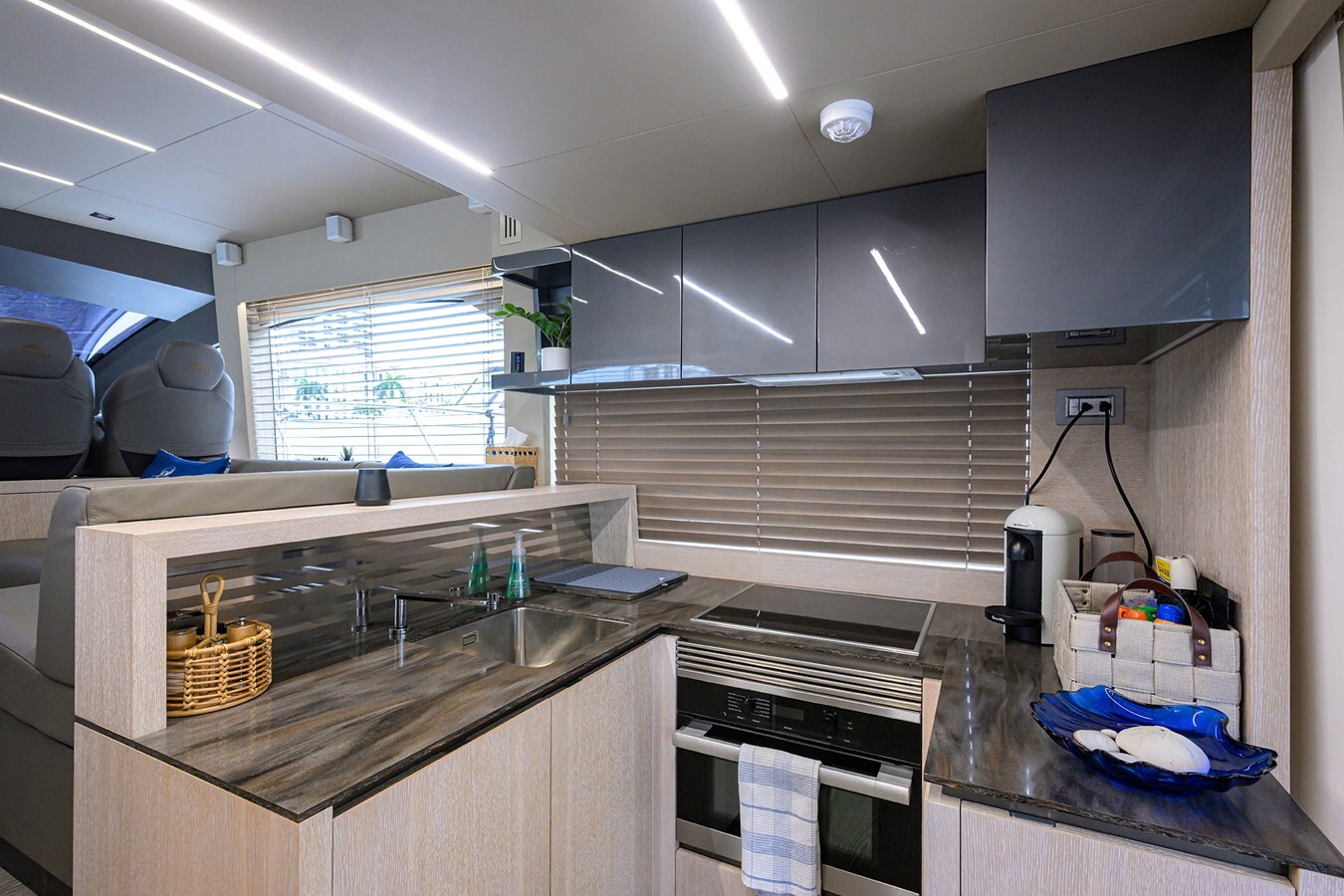 2021-astondoa-52-df7ced