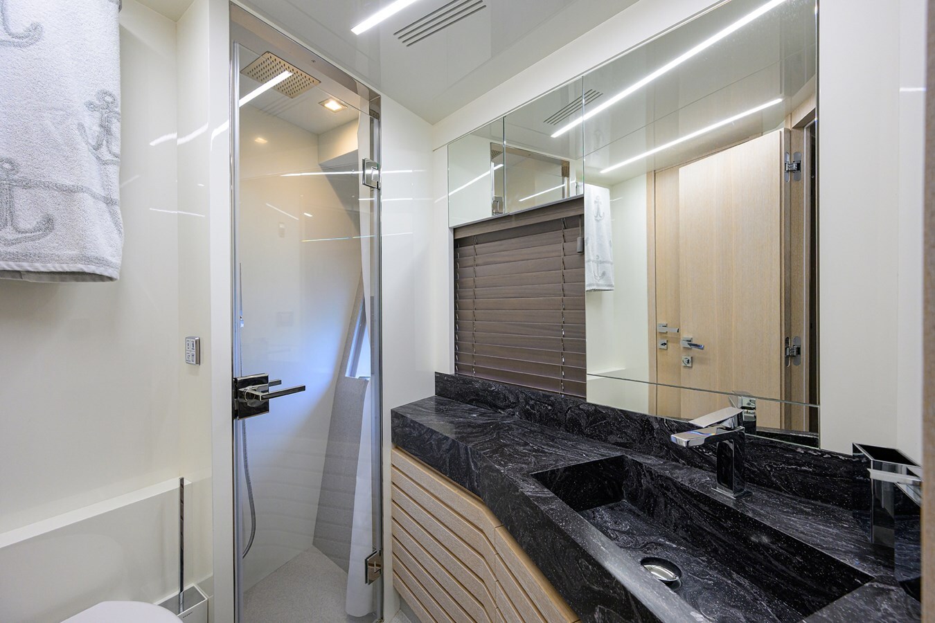 2021-astondoa-52-df7ced