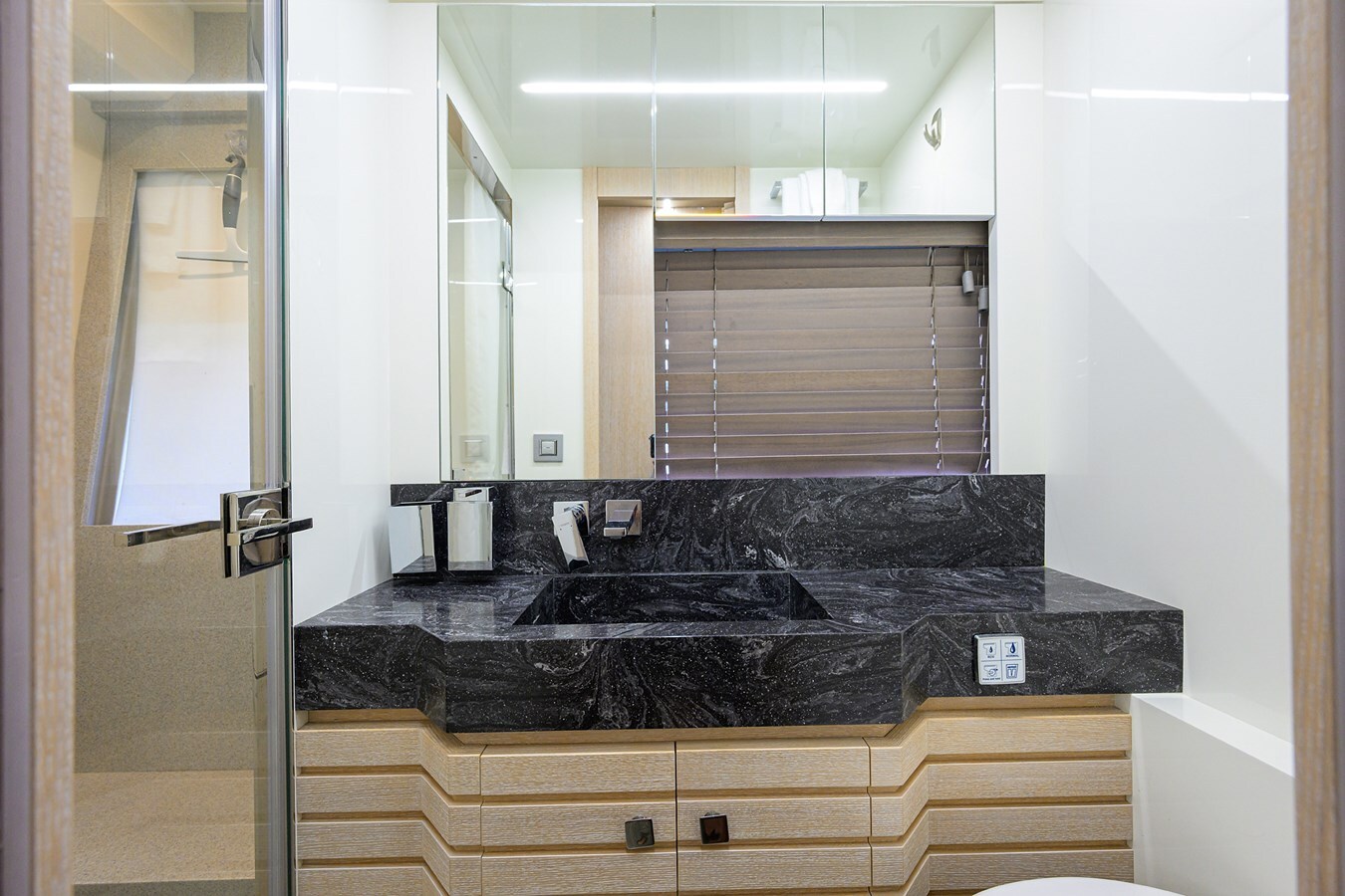 2021-astondoa-52-df7ced